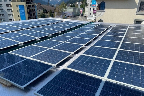 kasus perusahaan terbaru tentang SABIC DAN SOLARGE SHOWCASE PENGEMBANGAN DAN KOMERSIALISASI PANEL SURYA LINGKARAN RINGAN